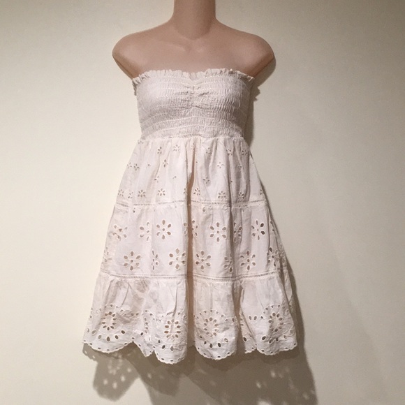 NWT’s American Eagle eyelet strapless dress Small